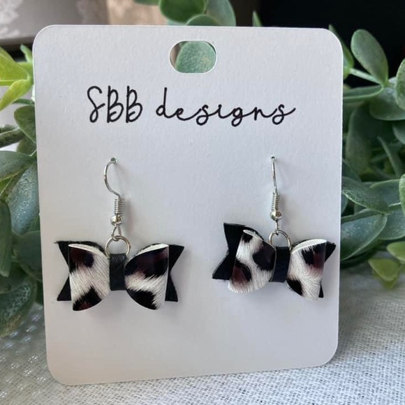 Handmade faux leather bow earrings - Picture 1 of 1